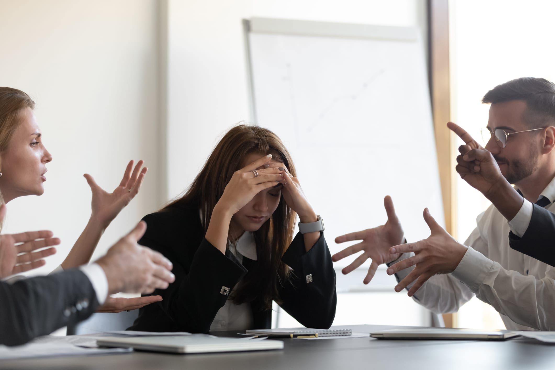 Konflikte am Arbeitsplatz sind normal, doch wenn Sie eskalieren hilft das keinem. Führungkräfte können dies nutzen und aktiv eine positive Streitkultur entwickeln